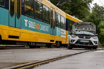 Rotlicht missachtet? Stadtbahn-Unfall in Stuttgart fordert eine Verletzte