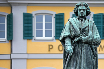 Haarprobe von Beethoven untersucht: Neue Erkenntnisse über Taubheit und Tod!