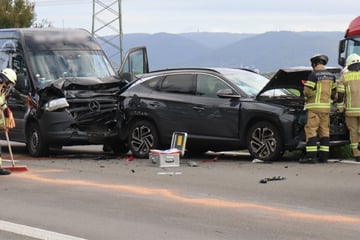 Unfall A5: Kilometerlanger Stau auf A5 nach Unfall mit fünf Fahrzeugen