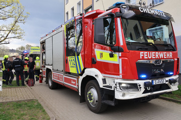Chemnitz: Feuerwehreinsatz in Chemnitz: Rauchentwicklung in Mehrfamilienhaus