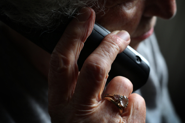 Dreiste Betrugsmasche: Seniorin sollte alle ihre Wertsachen zusammenpacken!