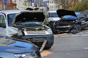 Kreuzungscrash in Chemnitz: Vier Verletzte