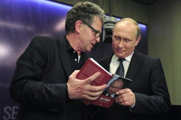 Gelder aus Russland an preisgekrönten Journalisten? Verkauf von Büchern über Putin gestoppt