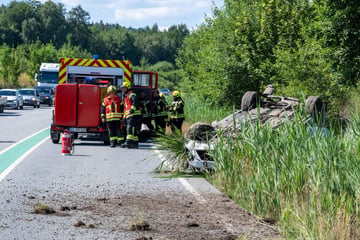 Seat-Fahrerin (19) überschlägt sich in Ostsachsen, schleudert von Fahrbahn