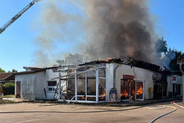 Hoher Schaden nach Großbrand in Stendal: Zwei Geschäfte fallen Flammen zum Opfer