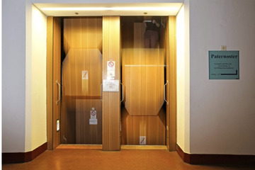 Leipzig: Nostalgischer Lift: Paternoster im Neuen Rathaus in Leipzig bekommt Frische-Kur
