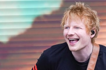 Popstar taucht plötzlich in Kneipe vor Mega-Konzert auf: Fans rasten aus