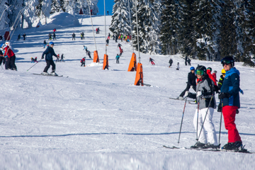 Fichtelberg startet mit Traumwetter erneut in die Skisaison