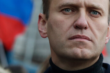 Berlin: Demo vor Villa des Russland-Botschafters in Berlin: "Nawalny wurde ermordet"