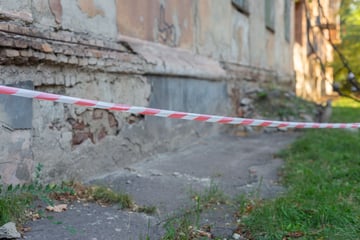 Grausame Entdeckung: Dutzende Babyleichen in Hauseinfahrt gefunden