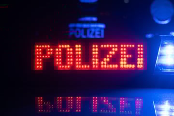 Filmreife Aktion: Einbrecher steigen durch Dach in Bank-Filiale ein