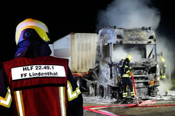 Leipzig: Lkw brennt aus: Treibt ein Feuerteufel in Leipzig-Lindenthal sein Unwesen?