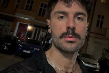 YouTube-Star sitzt mit seiner Mutter im Restaurant: Dann folgt der Kontaktabbruch