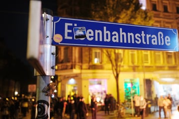 Nach häuslicher Gewalt: Täter geht auf Polizisten und Pressevertreter los