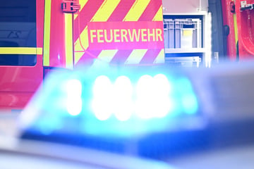 Unfall A71: Mercedes auf A71 in Vollbrand: Fahrer rettet sich rechtzeitig