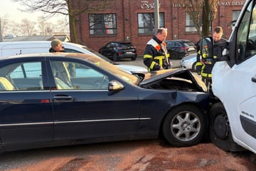 Lkw und Auto krachen zusammen: Eine Person verletzt