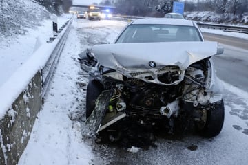 Unfall A23: Nach Unfall auf A23: Kinder werden in Streifenwagen zur Schule gefahren