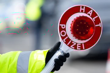 Junge fährt betrunkenen Vater ins Krankenhaus: Was er dann sagt, sorgt für Kopfschütteln