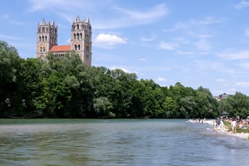 München: Passantin macht grausige Entdeckung: 19-Jähriger treibt tot in Isar