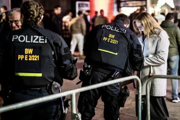 Stuttgart: Strenge Kontrollen bei Silvesterparty auf Stuttgarter Schlossplatz