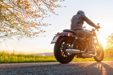 Harley-Fahrer kann nicht mehr bremsen: Junger Mann nach Crash schwer verletzt