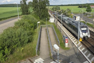 26-Jährige an Bahnhof angegriffen: Polizei bittet um Hilfe nach sexuellem Übergriff