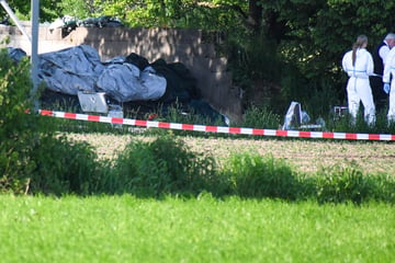 München: Frau liegt tot auf Feldweg: Polizei geht von einem Verbrechen aus!