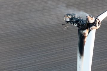 Windrad brennt in 65 Metern Höhe: Feuerwehr hat nur eine Möglichkeit