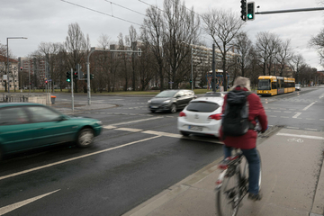 Radfahrer in Dresden von BMW erfasst: Wer hat etwas beobachtet?