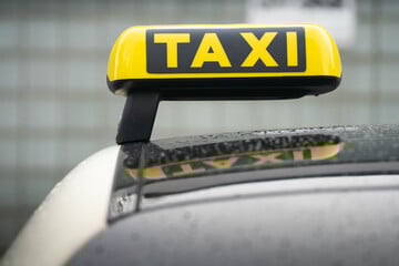 Bei Polizeikontrolle erwischt: Taxifahrer hat keinen Führerschein - seit zehn Jahren!