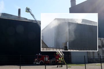 Chemnitz: Feuerwehreinsatz in ehemaliger Gießerei: Anwohner sollen Fenster und Türen schließen