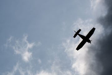Notlandung missglückt: Flugzeug überschlägt sich