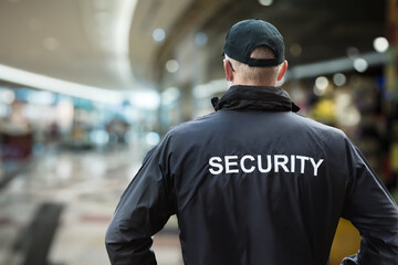 Junge Frau in Einkaufscenter sexuell belästigt: Security schnappt 60-Jährigen