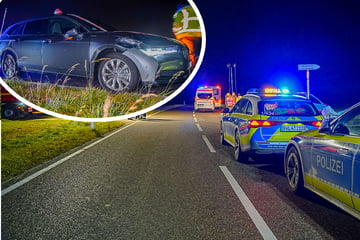 Tödlicher Crash: Auto erfasst Fußgänger auf dunkler Landstraße