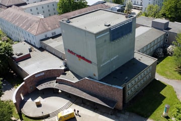Chemnitz: Besetzer räumen Chemnitzer Schauspielhaus: Doch Ruhe kehrt nicht ein