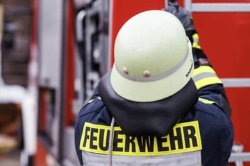 Mieter stirbt bei Brand in Mehrfamilienhaus: Junges Paar gerettet