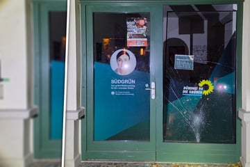 Leipzig: Scheibe aus dem Rahmen geschlagen: Attacke auf Wahlkreisbüro der Grünen in Leipzig