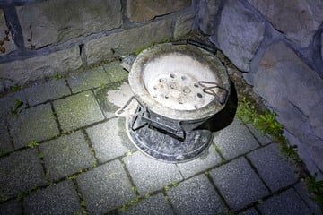 Im Treppenhaus gegrillt: Sechsköpfige Familie in Lebensgefahr, Kinder wählen Notruf