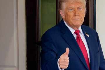 Trump downplays Pete Hegseth's bizarre meeting with hundreds of top military brass: "I love it!"
