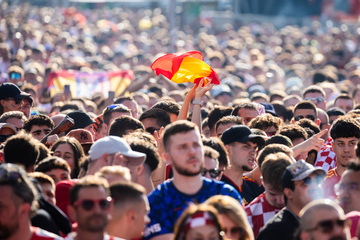 Erstes EM-Spiel in Berlin: Kroatische und spanische Fans zunächst ruhig
