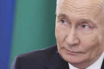 Kremlin scraps three-way US-Ukraine-Russia peace summit as Russian envoy is sent home from Miami talks