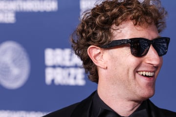 Zuckerberg swiftly settles high-profile Cambridge Analytica lawsuit