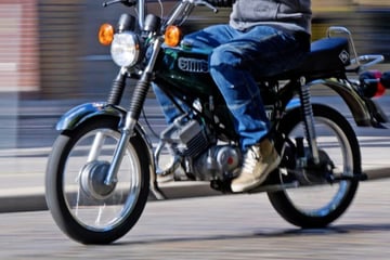 Straßen in Thüringen blockiert: Über 50 Mopedfahrer liefern sich illegales Rennen