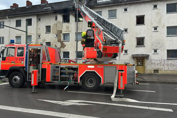 Berlin: Feuer in Neuköllner Mehrfamilienhaus: Lange Staus rund um den Brandort!