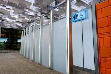 Fragwürdige Innovation: Wer sich nicht benimmt, pinkelt vor Fremden