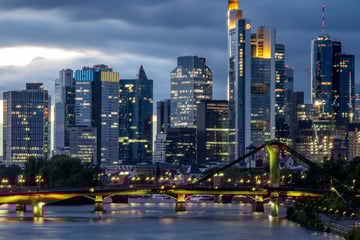 Frankfurt: Frankfurt feiert seine Skyline: Das erwartet Euch am ersten "Rooftop Day"!