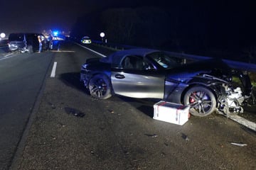 Unfall A3: A3-Sperrung nach Massencrash: Transporter kippt auf die Seite, BMW Cabrio zerstört