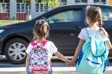Glatzkopf onaniert vor Augen von Kindern, nur einen Tag später schlägt er schon wieder zu