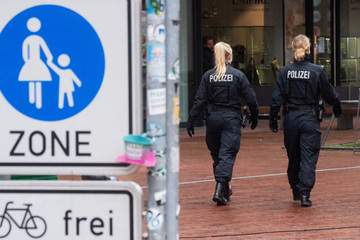 Polizeieinsatz in Hildener Innenstadt: Frau rast durch Fußgängerzone