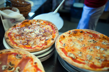 "Wirklich übertrieben, eine Frechheit": Lokal verlangt 11 Euro Strafe fürs Pizza-Teilen